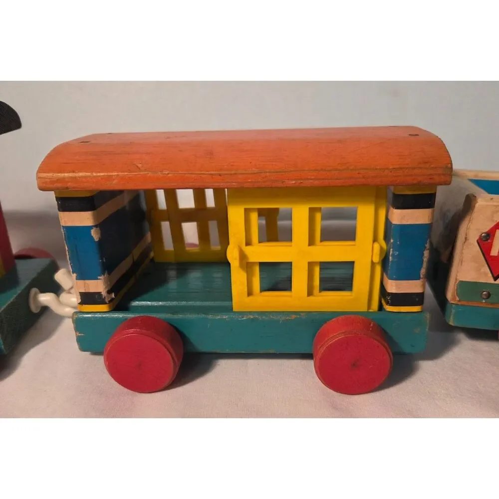 Vintage Fisher-Price Huffy Puffy Wooden Pull Train 4 Car Set No. 999 Railroad